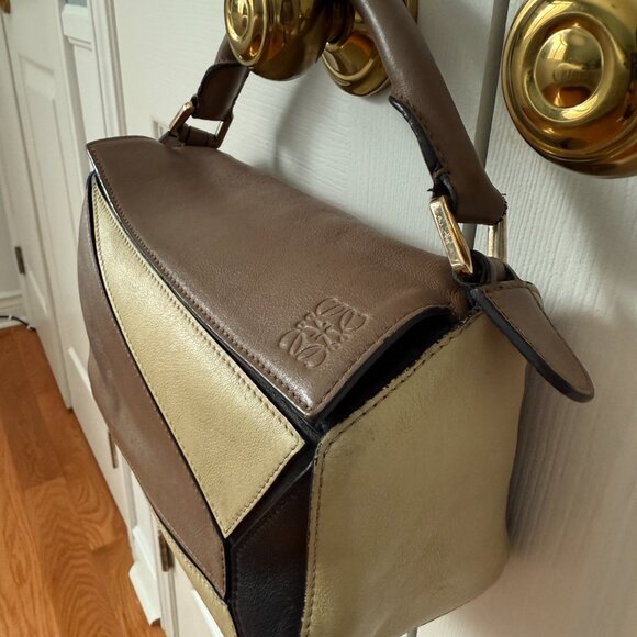 LOEWE PUZZLE - SIZE SMALL - LEATHER - VERY GOOD PRE-LOVED CONDITION - Picture 3 of 16